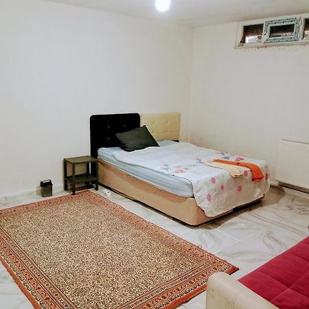 Ahmet Teacher Hotel, 5 Minutes From The Airport Arnavutkoy Ngoại thất bức ảnh