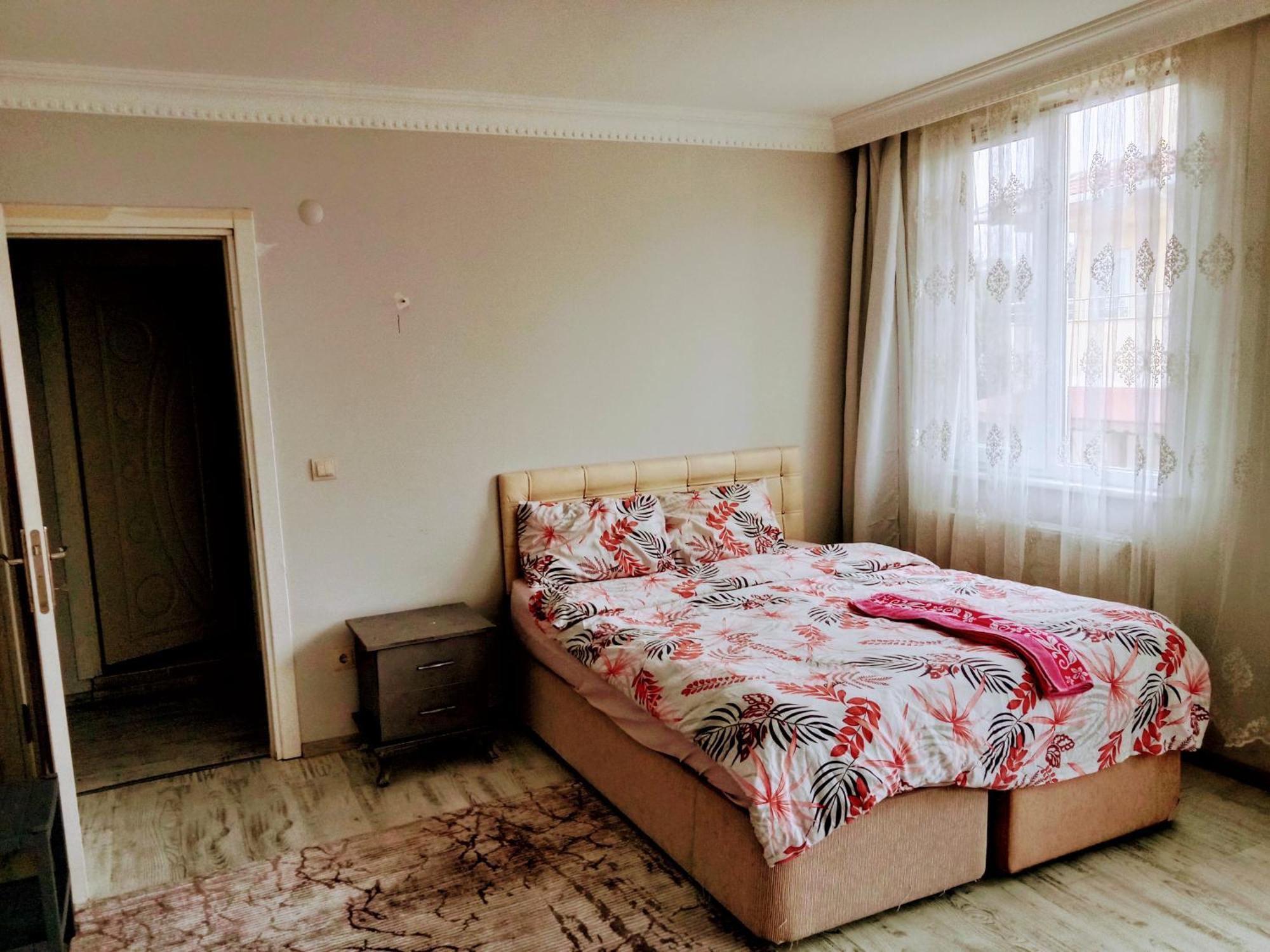Ahmet Teacher Hotel, 5 Minutes From The Airport Arnavutkoy Ngoại thất bức ảnh