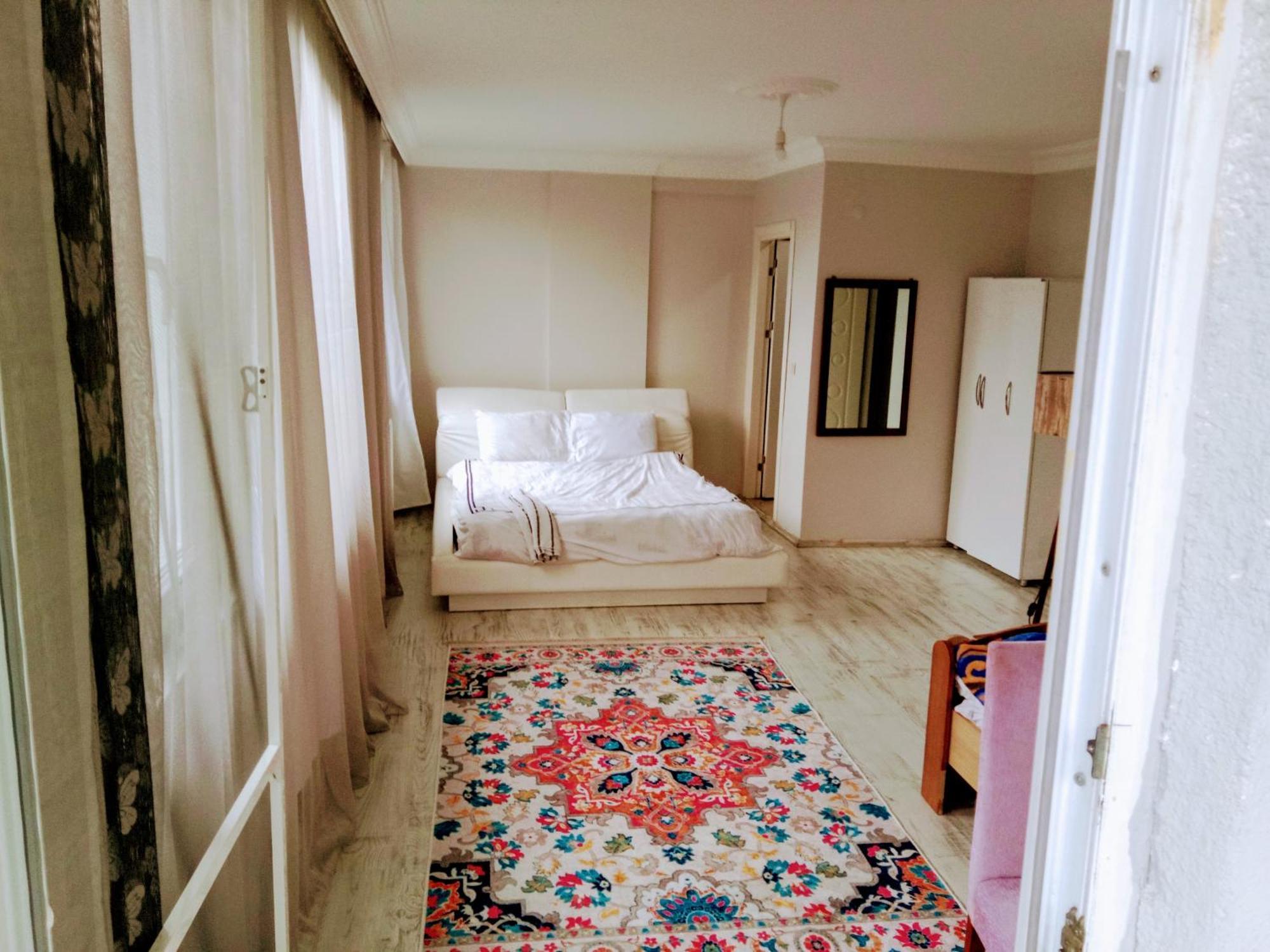 Ahmet Teacher Hotel, 5 Minutes From The Airport Arnavutkoy Ngoại thất bức ảnh